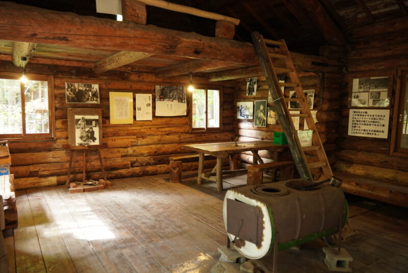 富良野　北の国から　麓郷の森　丸太小屋　内部