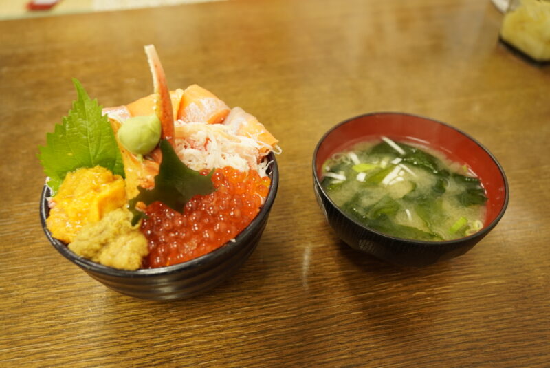 三角市場　味処たけだ　ANA特製丼