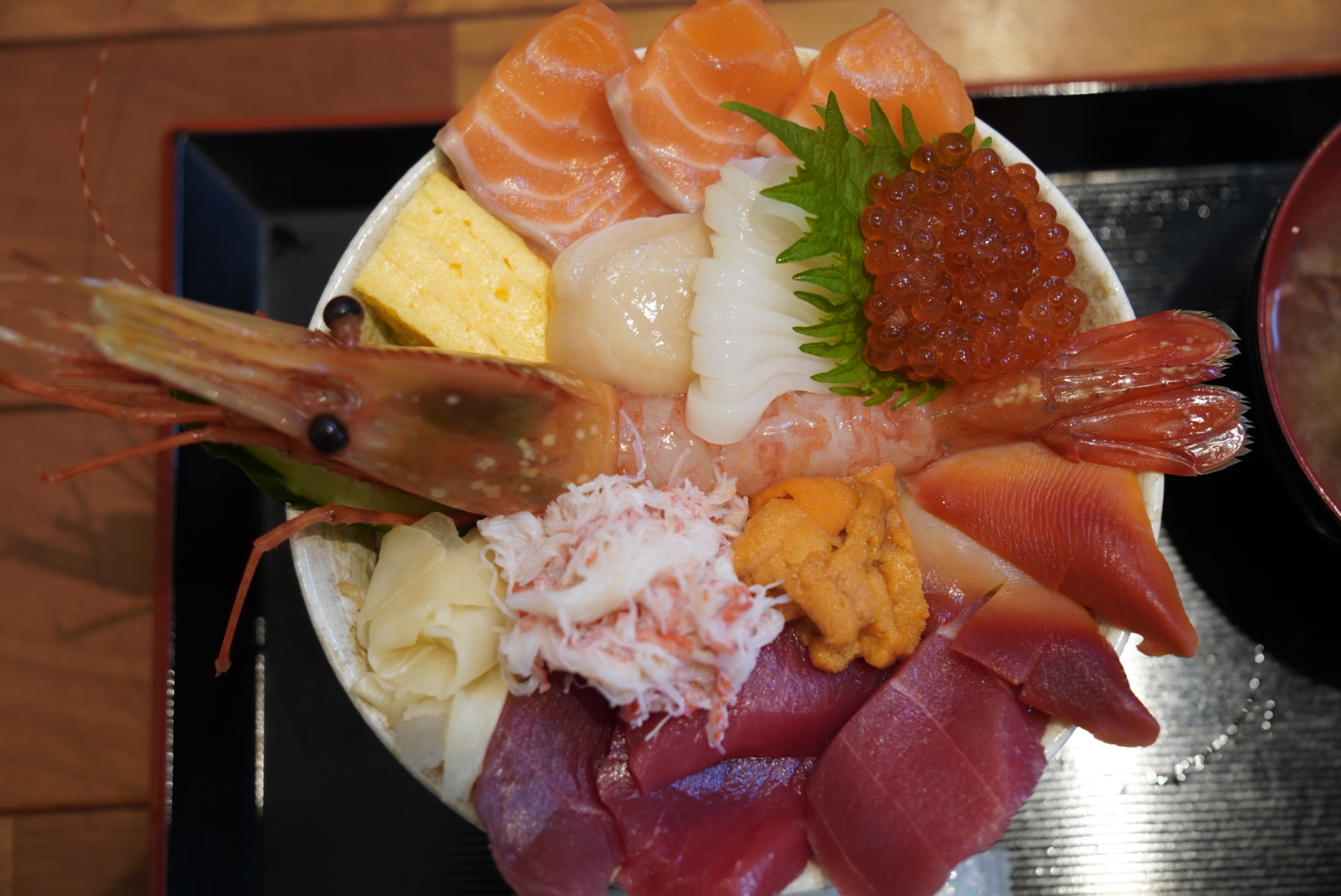 札幌二条市場の破壊力抜群の海鮮丼を支笏湖在住ガイドが徹底解説！